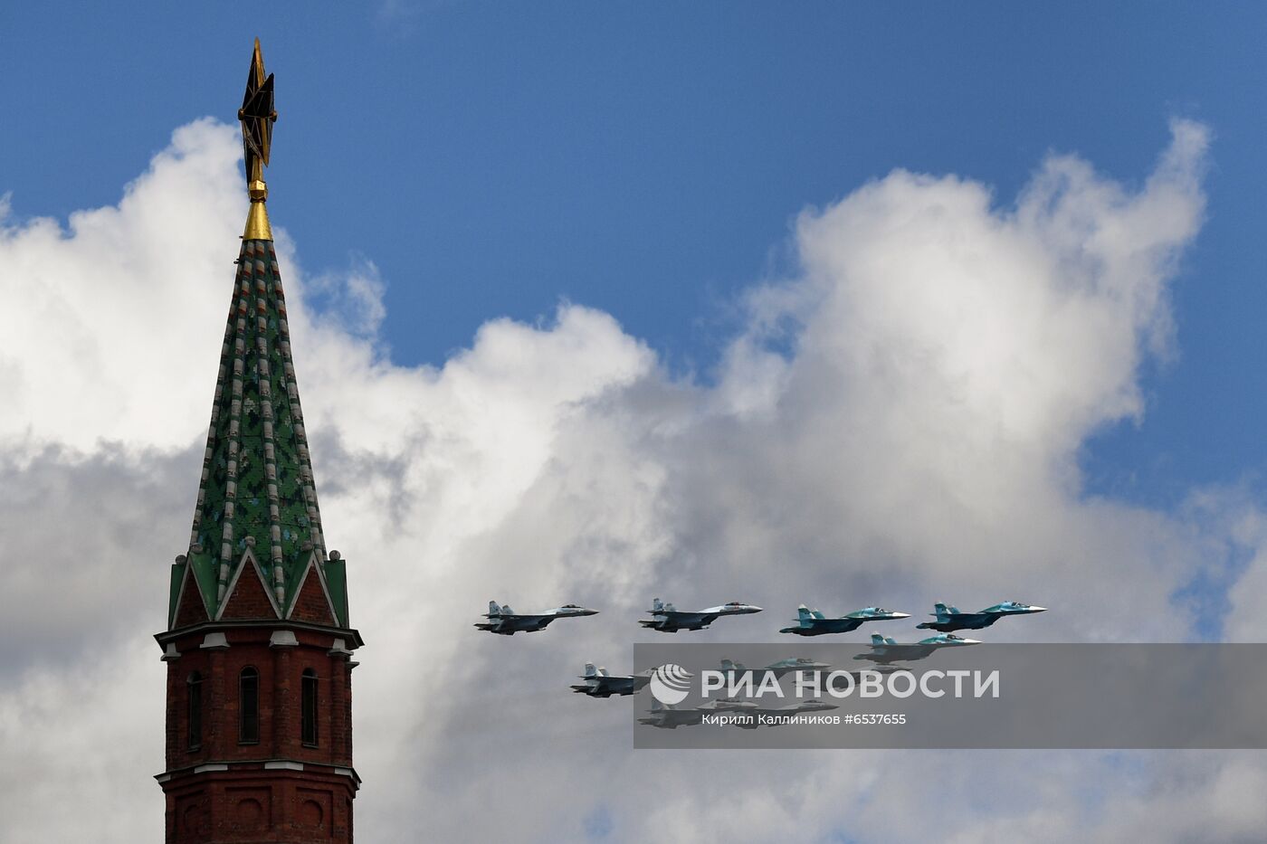 Генеральная репетиция воздушной части парада Победы в Москве