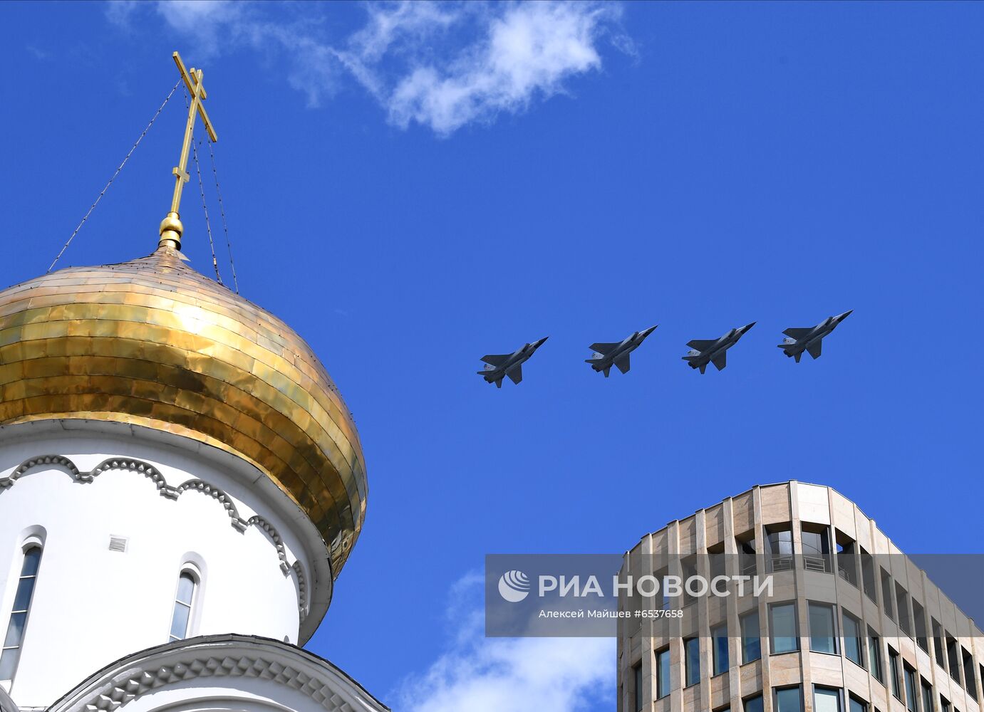 Генеральная репетиция воздушной части парада Победы в Москве