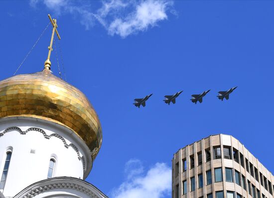 Генеральная репетиция воздушной части парада Победы в Москве