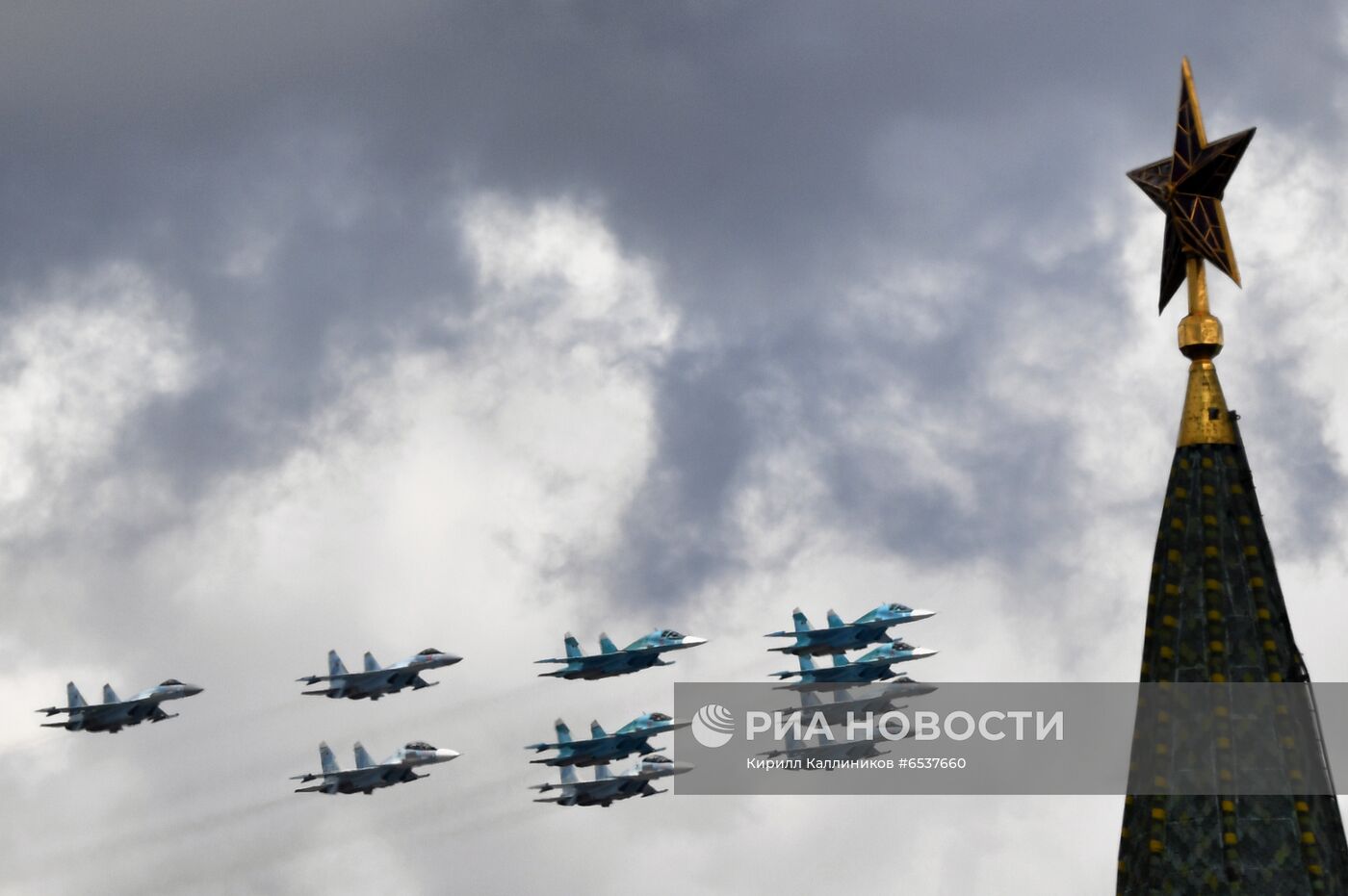 Генеральная репетиция воздушной части парада Победы в Москве