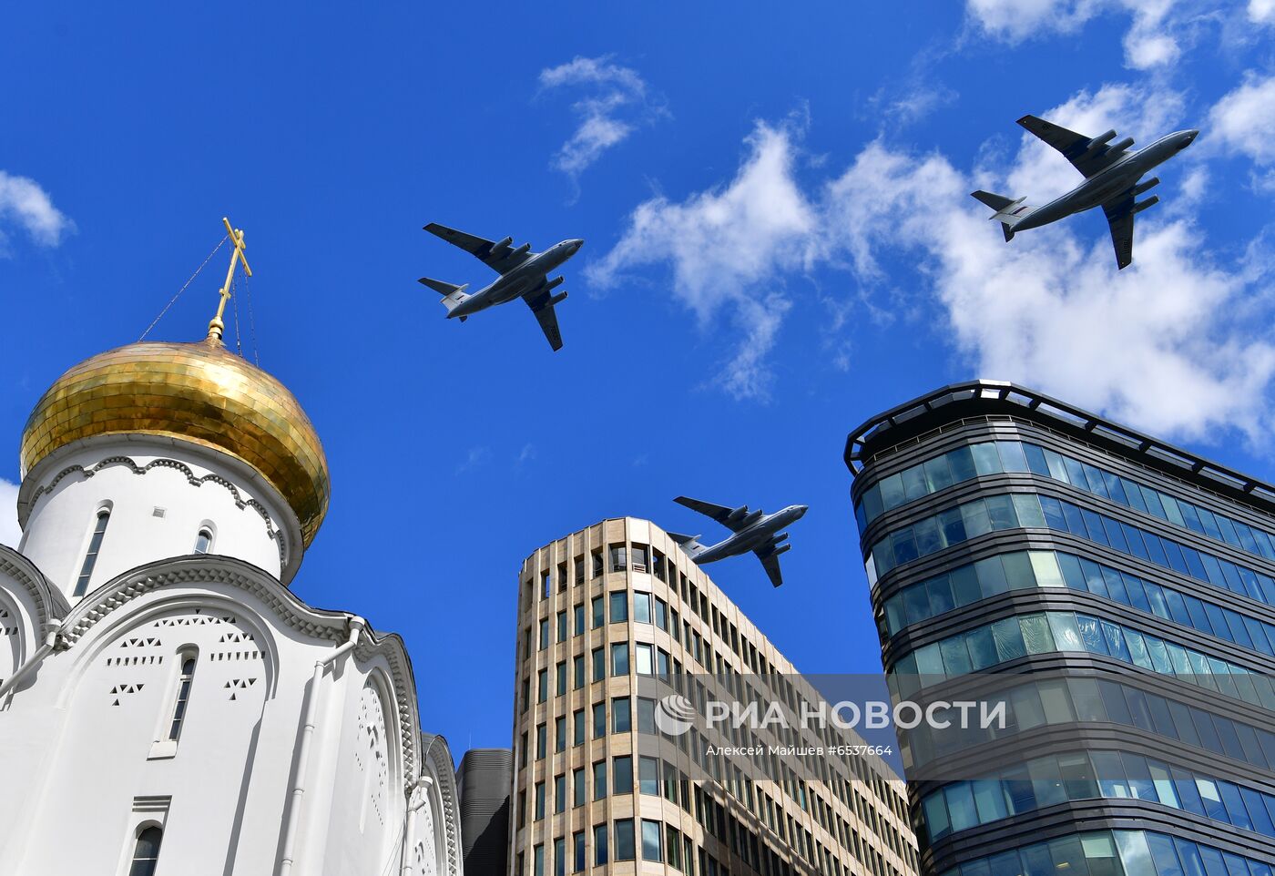 Генеральная репетиция воздушной части парада Победы в Москве