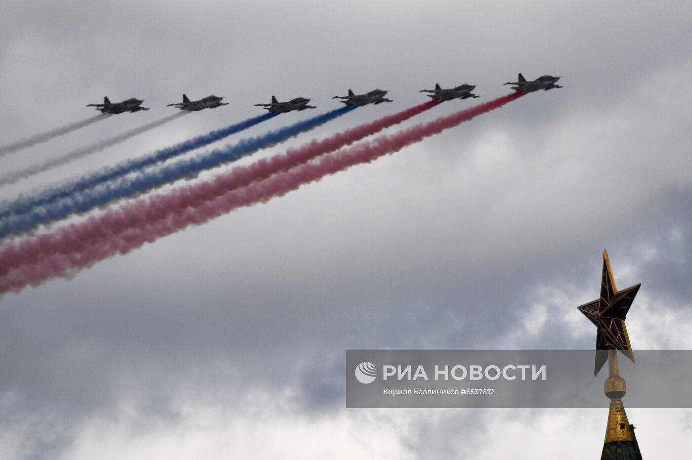 Генеральная репетиция воздушной части парада Победы в Москве