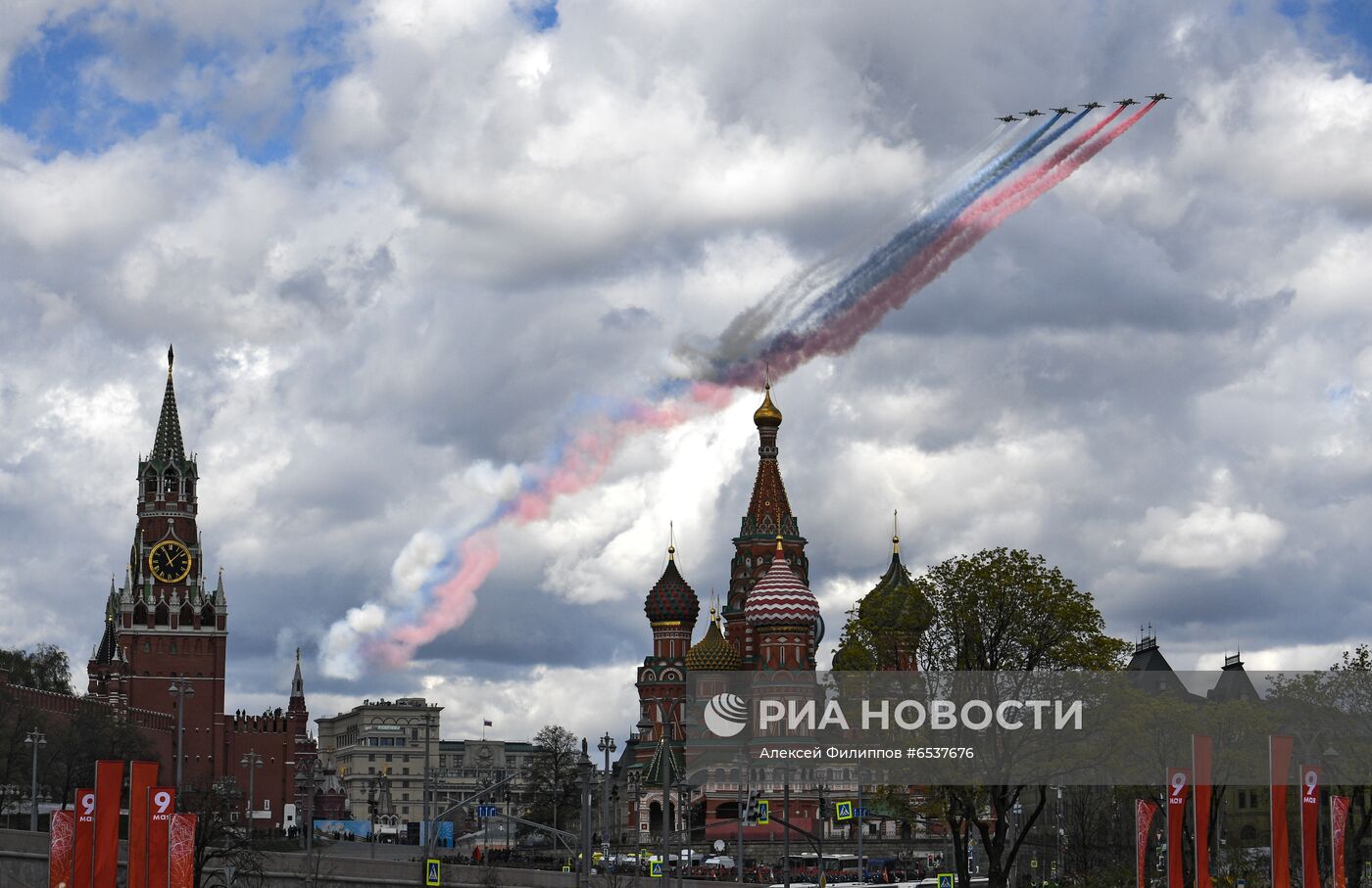 Генеральная репетиция воздушной части парада Победы в Москве