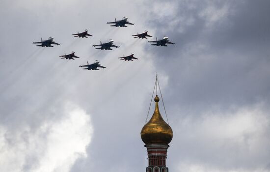 Генеральная репетиция воздушной части парада Победы в Москве