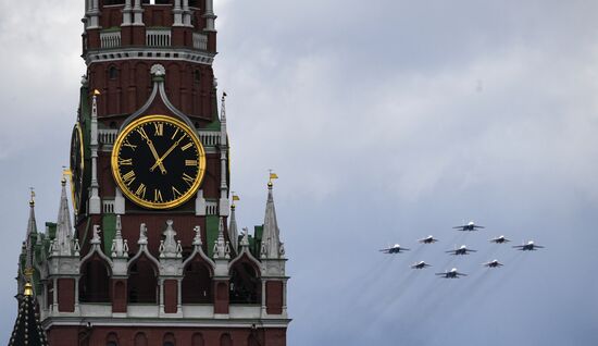 Генеральная репетиция воздушной части парада Победы в Москве