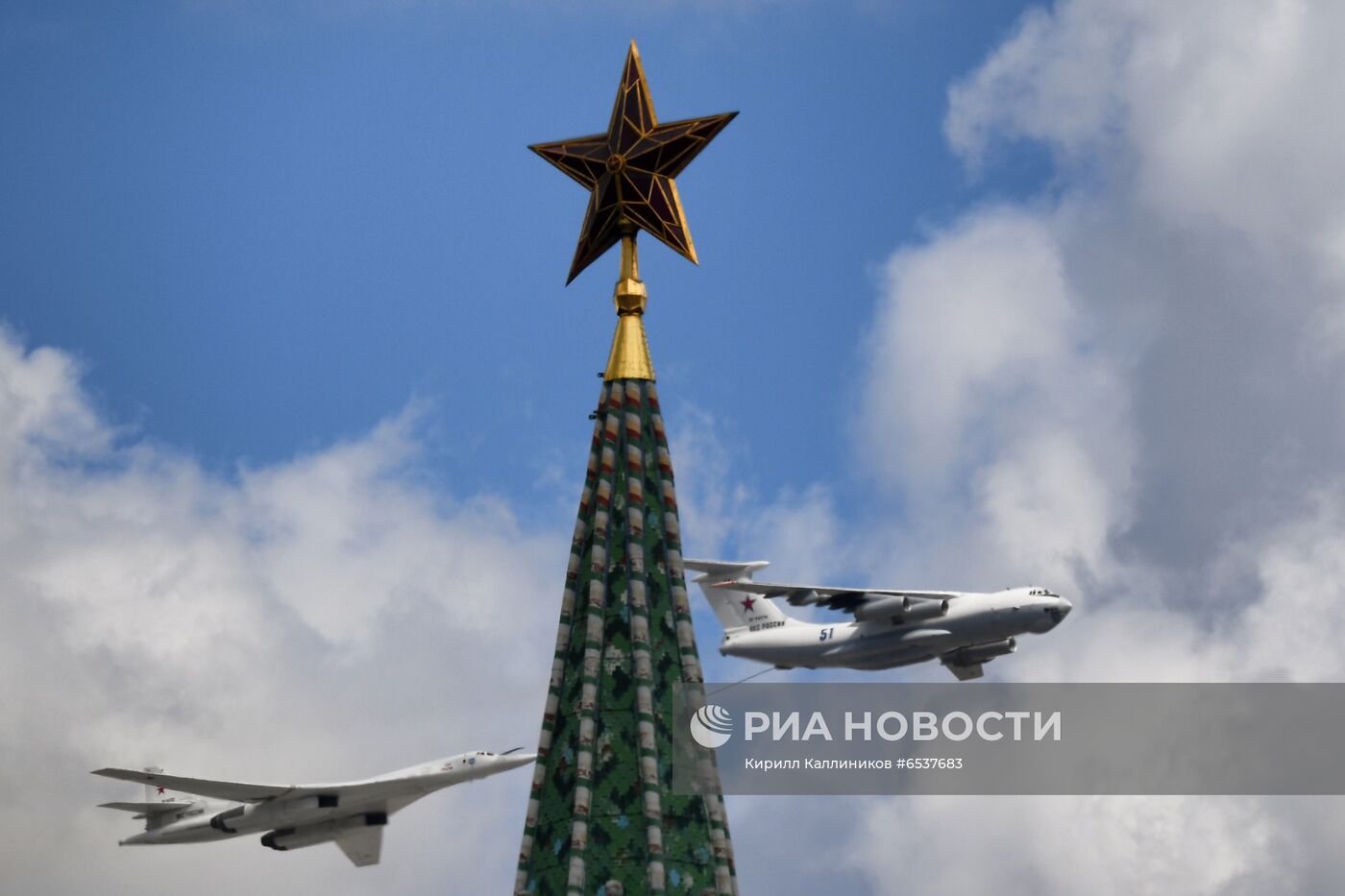 Генеральная репетиция воздушной части парада Победы в Москве