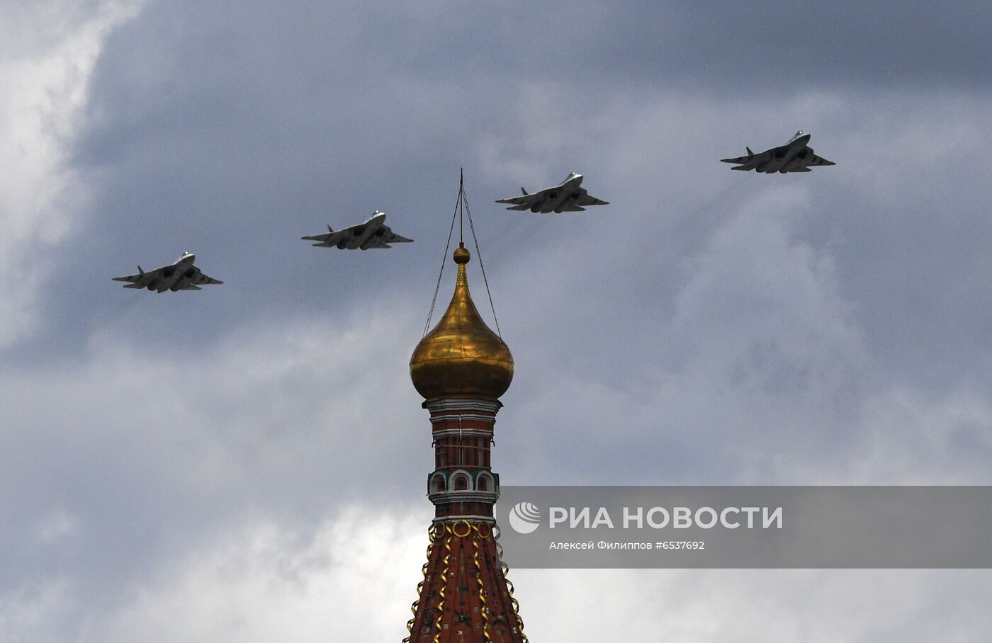 Генеральная репетиция воздушной части парада Победы в Москве