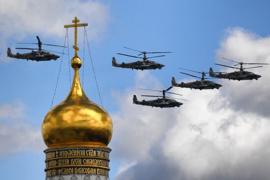 Генеральная репетиция воздушной части парада Победы в Москве