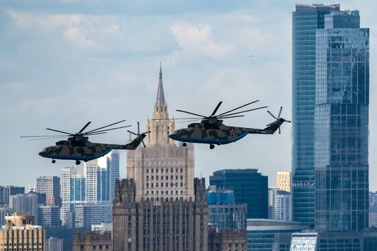 Генеральная репетиция воздушной части парада Победы в Москве