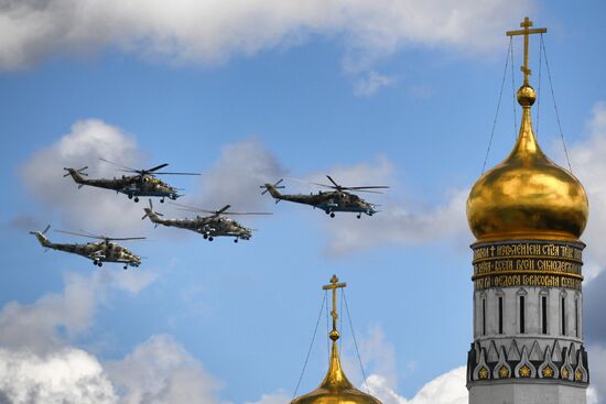 Генеральная репетиция воздушной части парада Победы в Москве