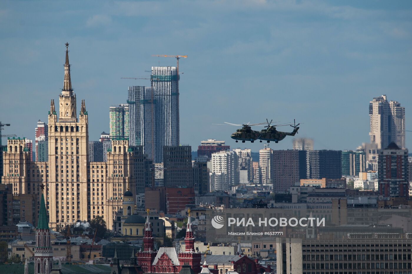 Генеральная репетиция воздушной части парада Победы в Москве