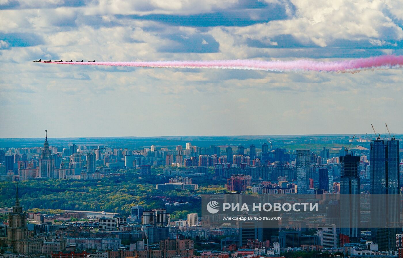 Генеральная репетиция воздушной части парада Победы в Москве