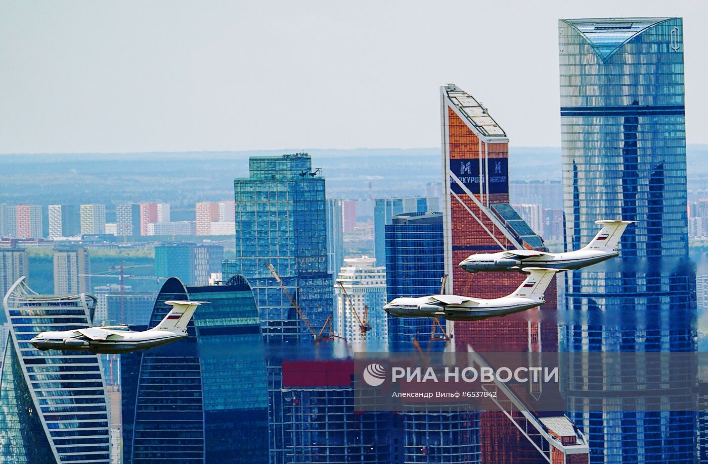 Генеральная репетиция воздушной части парада Победы в Москве