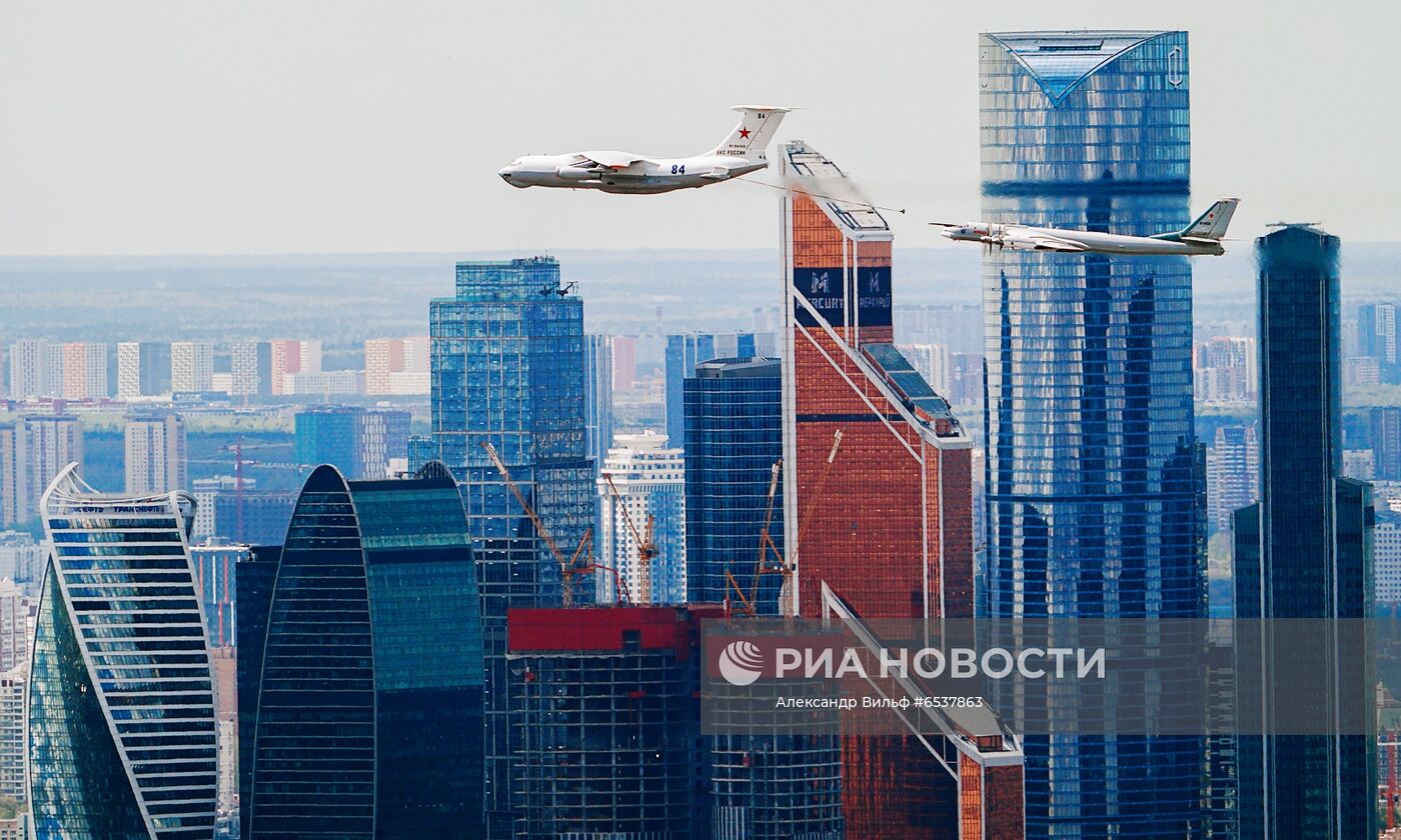 Генеральная репетиция воздушной части парада Победы в Москве