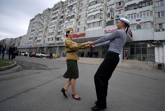 Поздравление ветеранов с Днём Победы в Казани