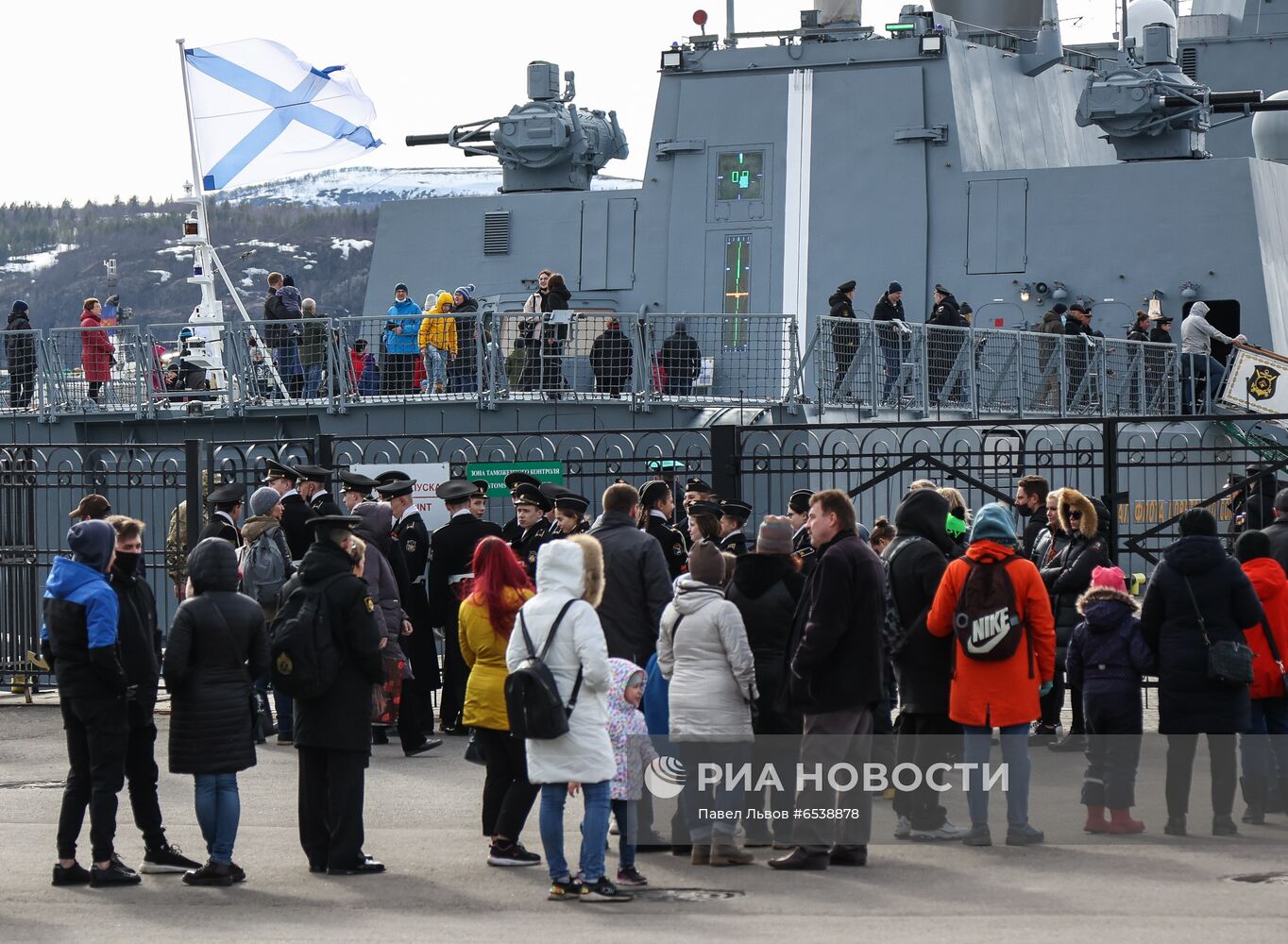 Фрегат "Адмирал Горшков" открыли для экскурсий