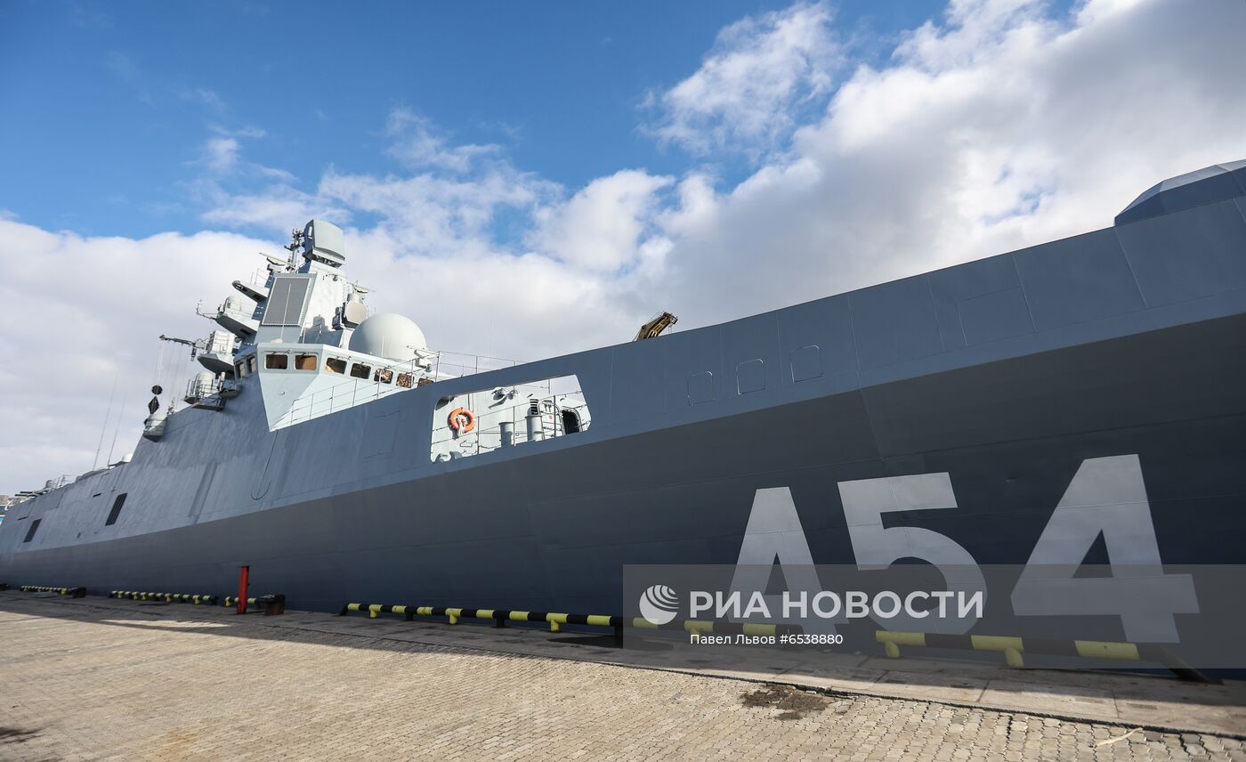 Фрегат "Адмирал Горшков" открыли для экскурсий