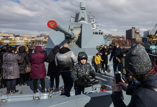 Фрегат "Адмирал Горшков" открыли для экскурсий