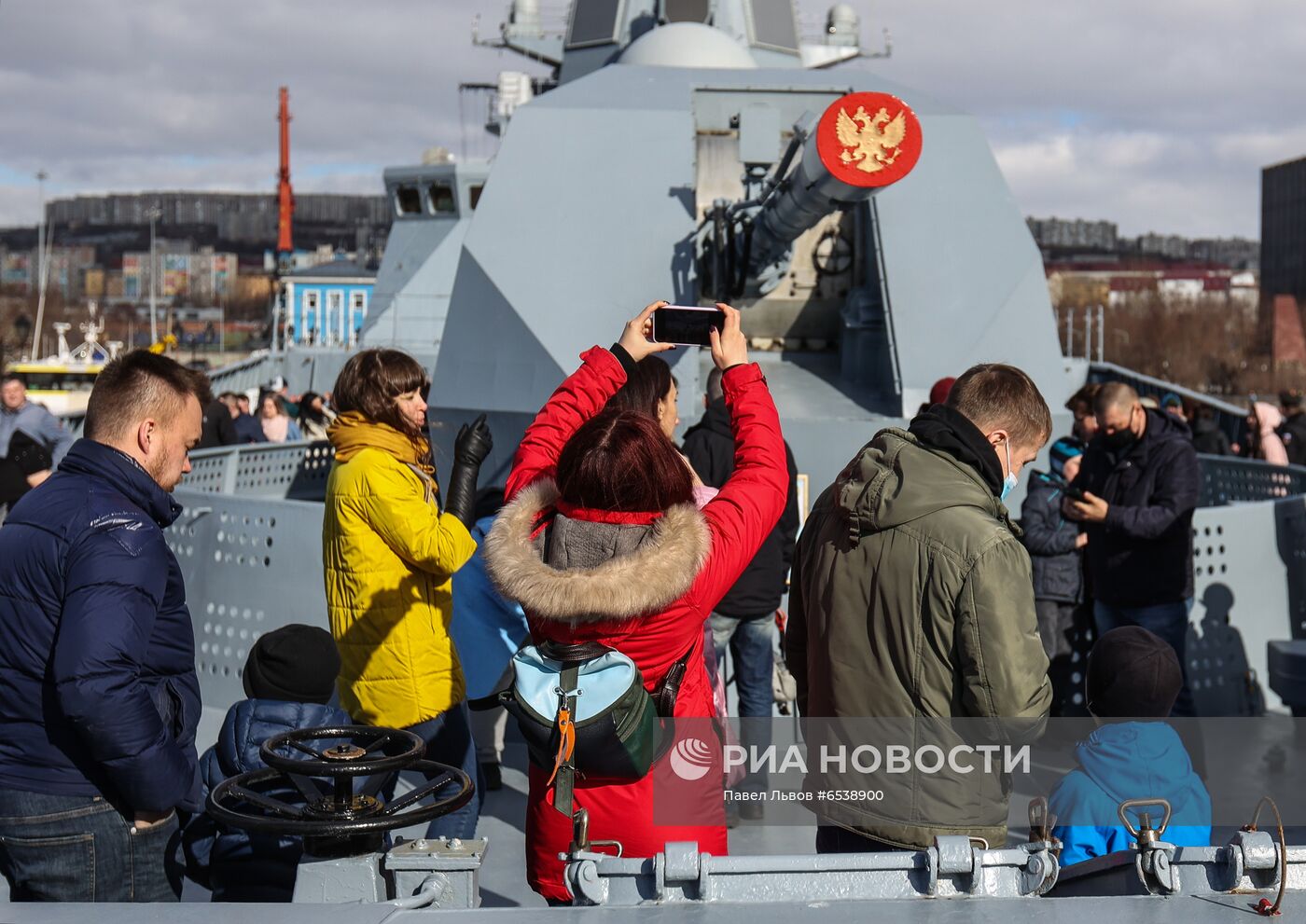 Фрегат "Адмирал Горшков" открыли для экскурсий