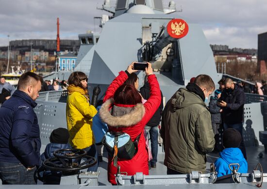 Фрегат "Адмирал Горшков" открыли для экскурсий