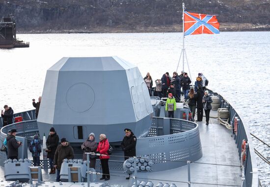 Фрегат "Адмирал Горшков" открыли для экскурсий