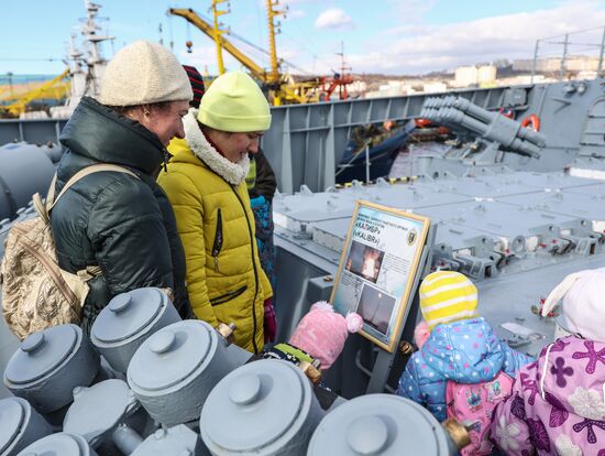 Фрегат "Адмирал Горшков" открыли для экскурсий