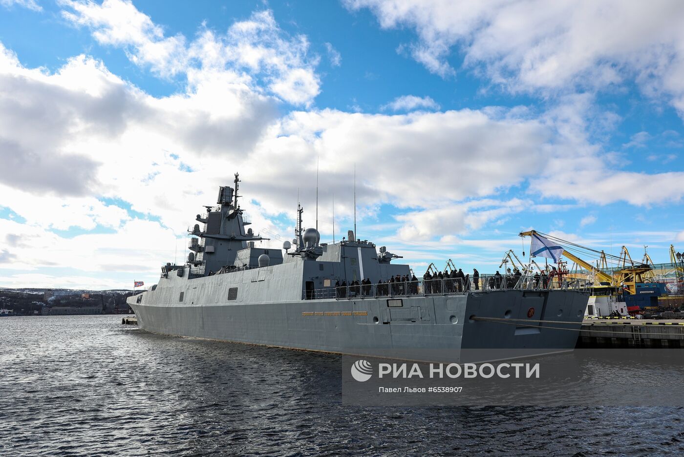 Фрегат "Адмирал Горшков" открыли для экскурсий