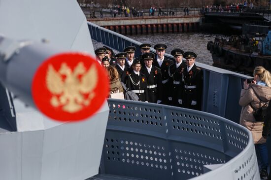 Фрегат "Адмирал Горшков" открыли для экскурсий