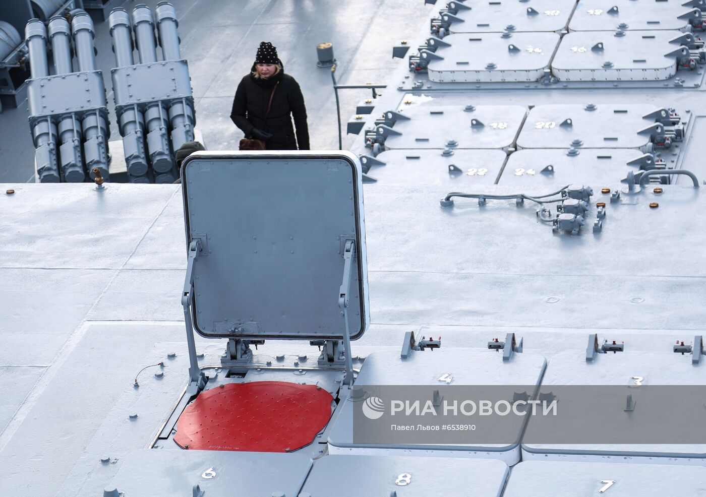 Фрегат "Адмирал Горшков" открыли для экскурсий