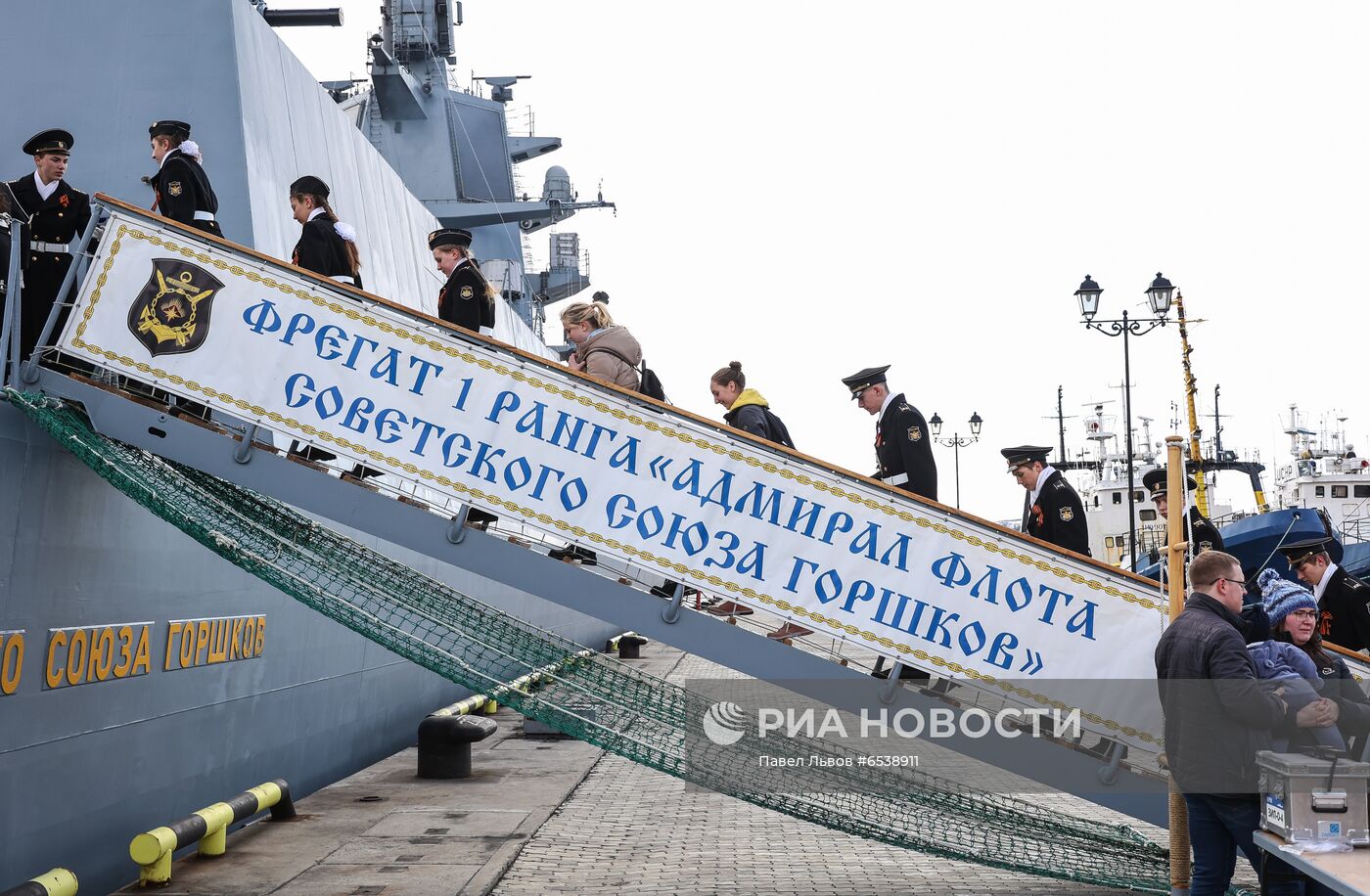 Фрегат "Адмирал Горшков" открыли для экскурсий