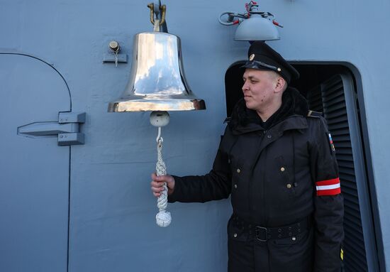 Фрегат "Адмирал Горшков" открыли для экскурсий