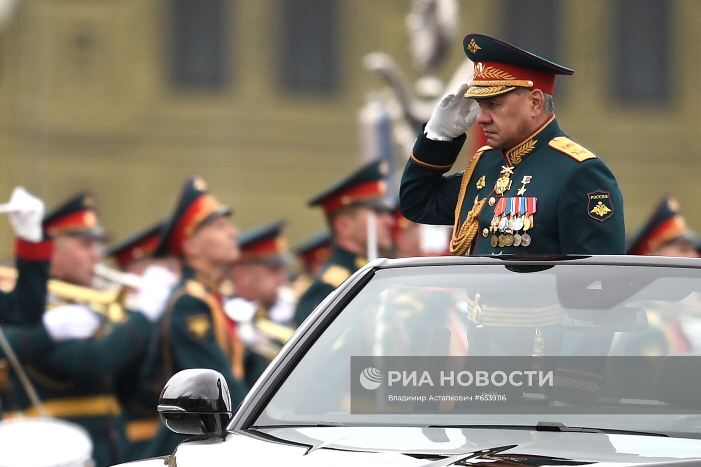 Военный парад в честь 76-й годовщины Победы