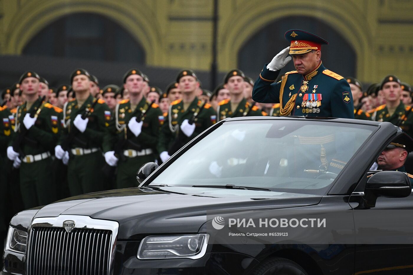 Военный парад в честь 76-й годовщины Победы