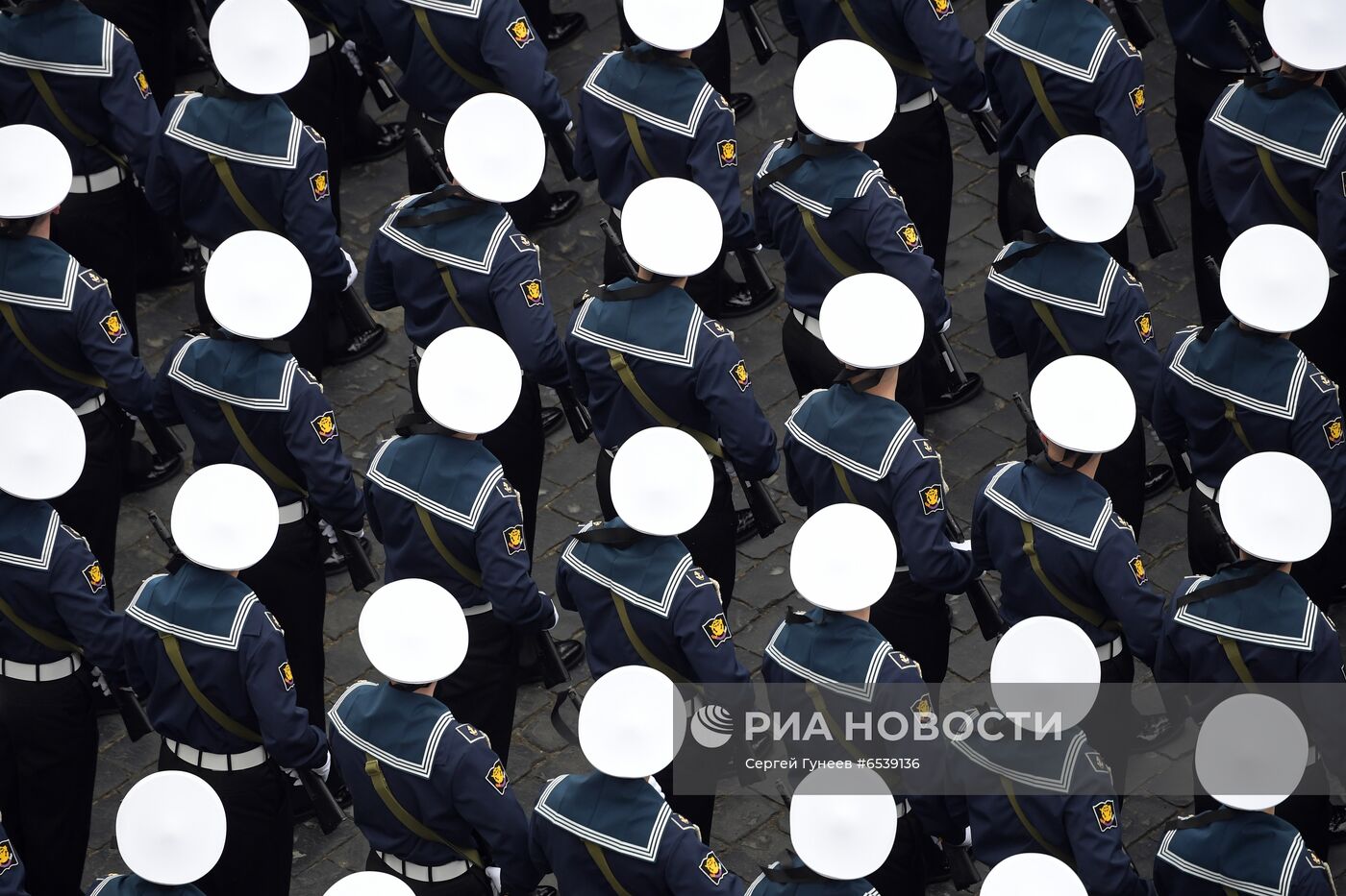 Военный парад в честь 76-й годовщины Победы