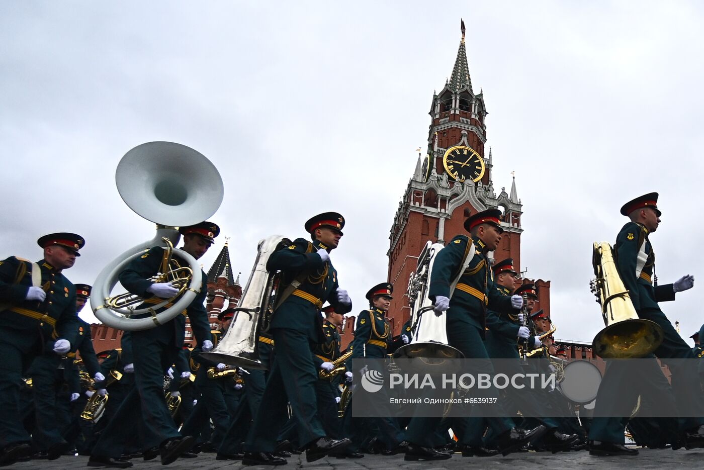 Военный парад в честь 76-й годовщины Победы