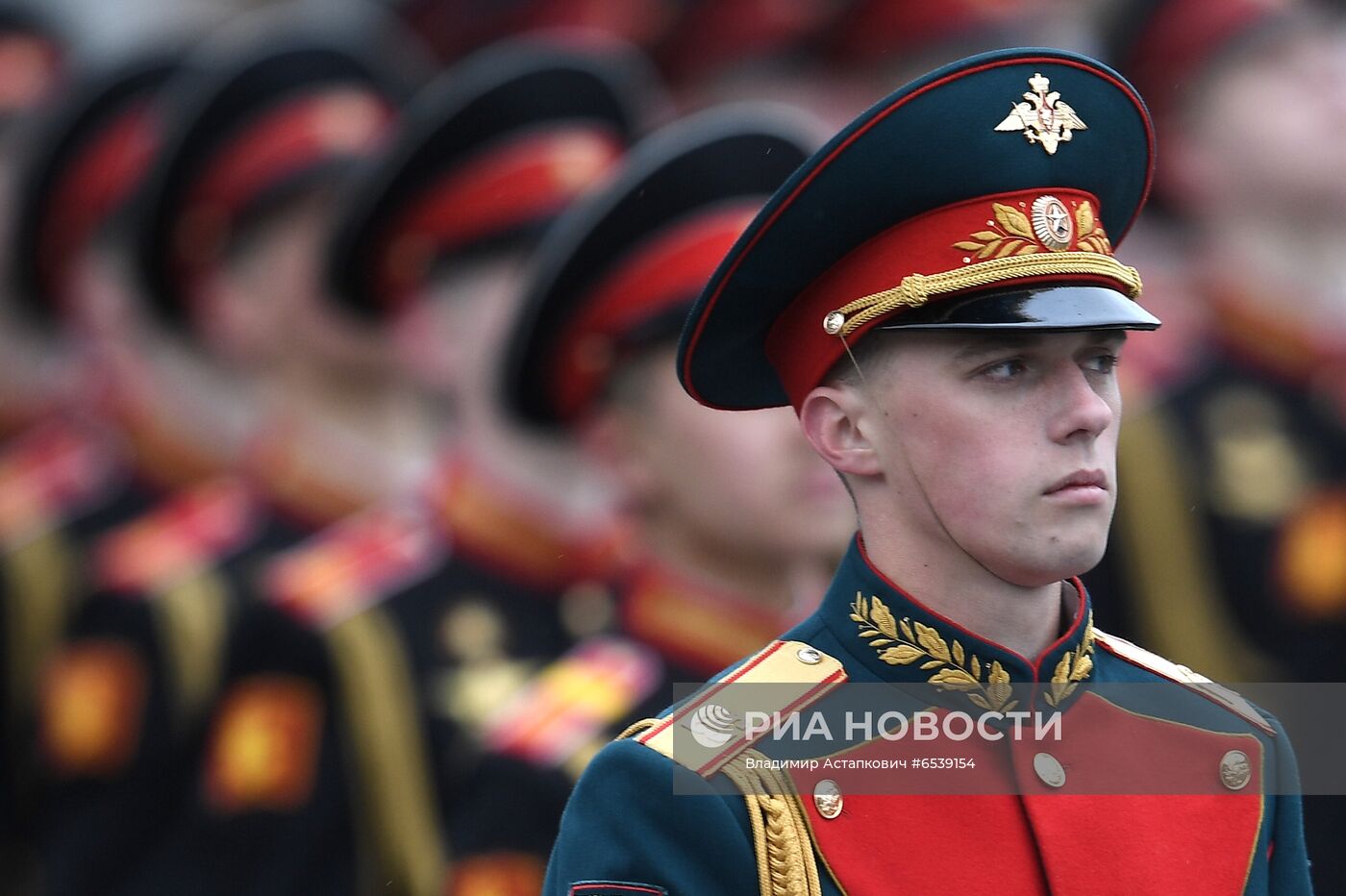 Военный парад в честь 76-й годовщины Победы