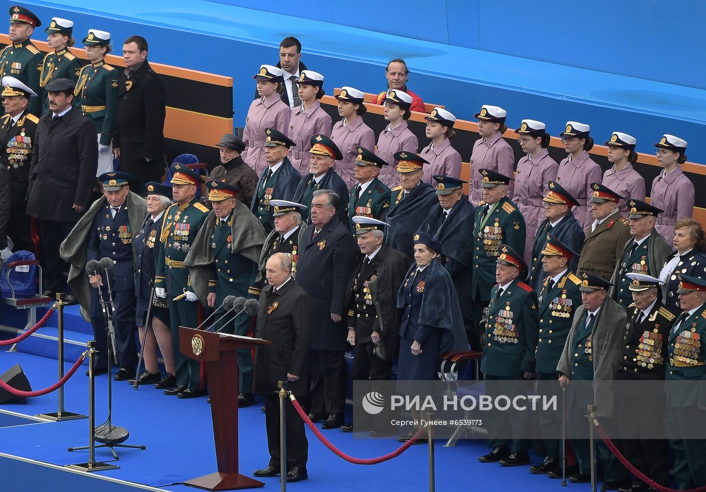 Президент РФ В. Путин на военном параде в честь 76-й годовщины Победы в ВОВ