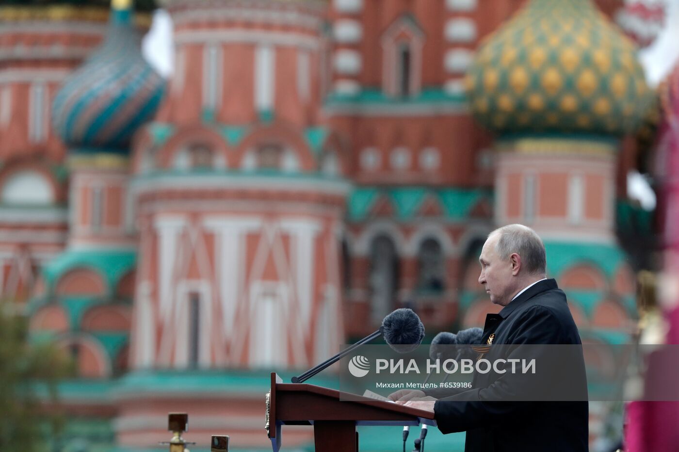 Президент РФ В. Путин на военном параде в честь 76-й годовщины Победы в ВОВ