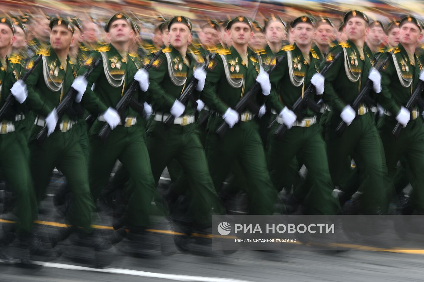 Военный парад в честь 76-й годовщины Победы 