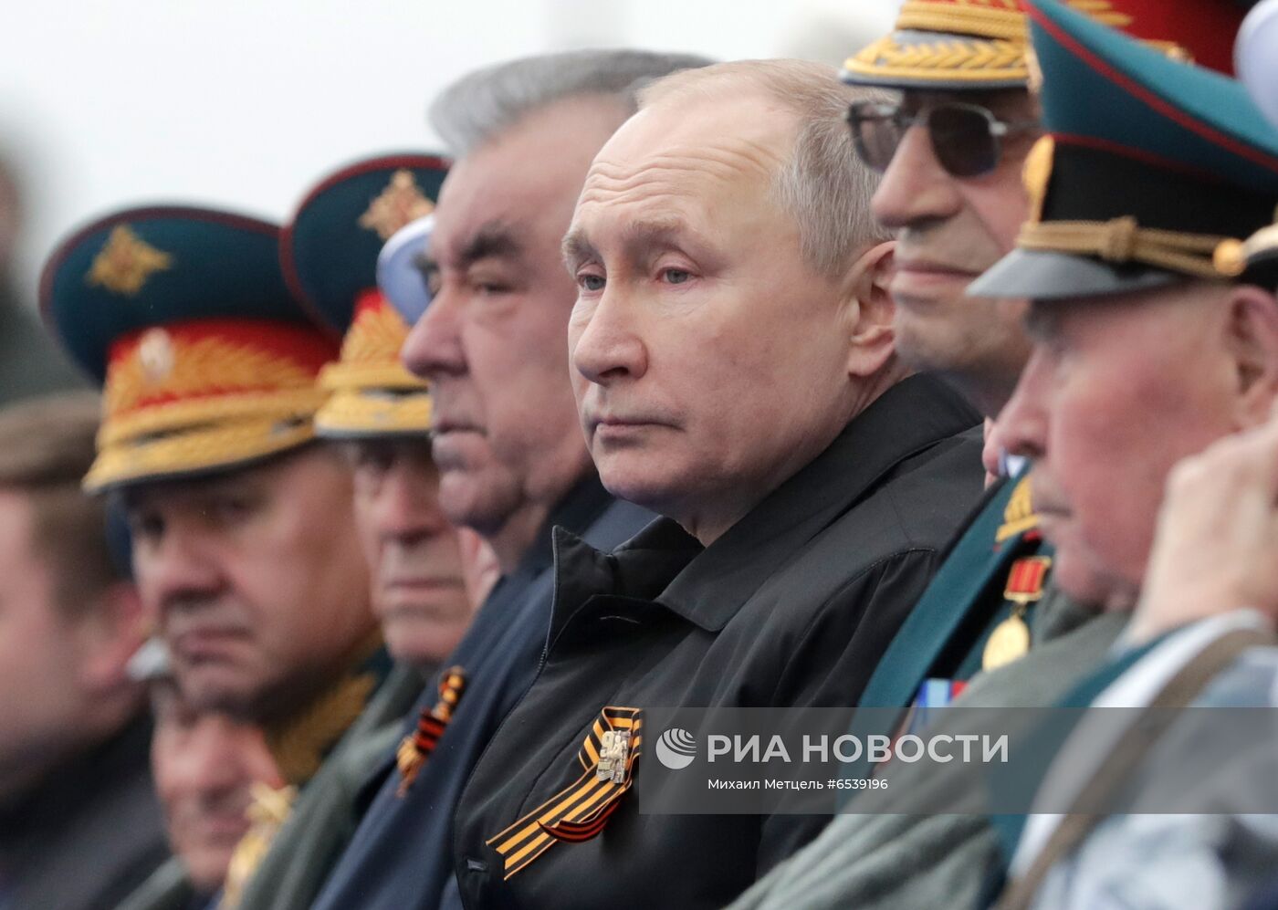 Президент РФ В. Путин на военном параде в честь 76-й годовщины Победы в ВОВ