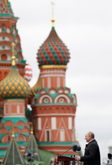 Президент РФ В. Путин на военном параде в честь 76-й годовщины Победы в ВОВ