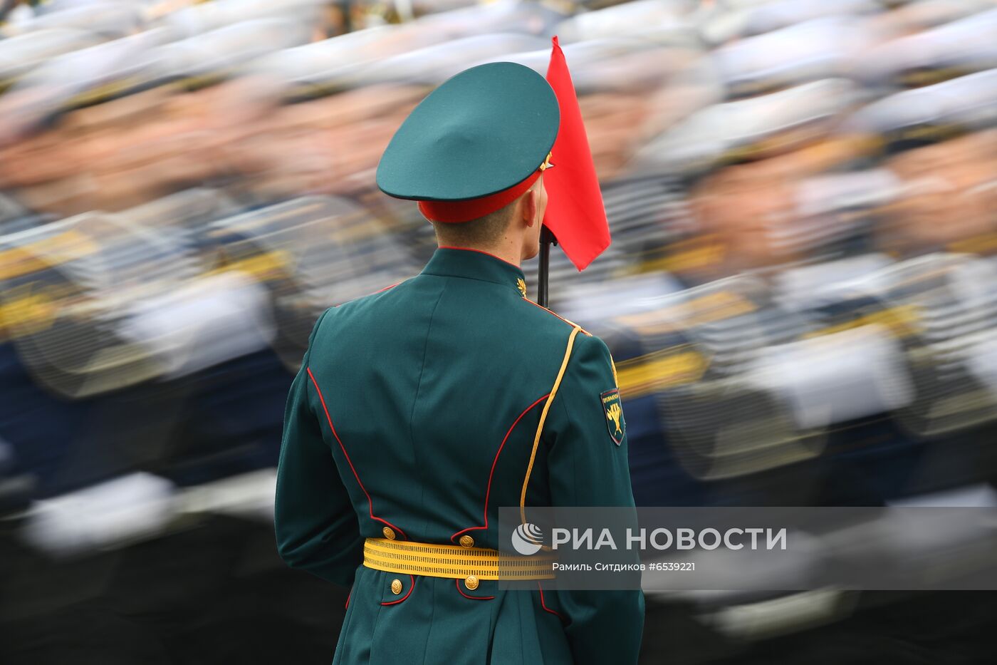 Военный парад в честь 76-й годовщины Победы