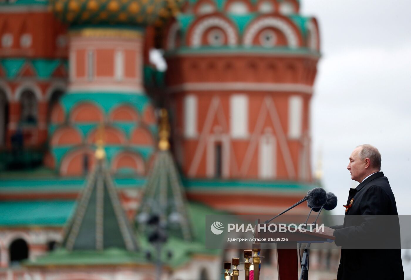 Президент РФ В. Путин на военном параде в честь 76-й годовщины Победы в ВОВ