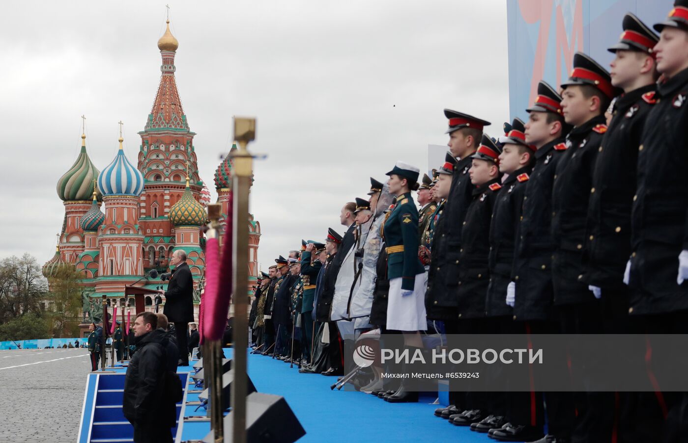 Президент РФ В. Путин на военном параде в честь 76-й годовщины Победы в ВОВ