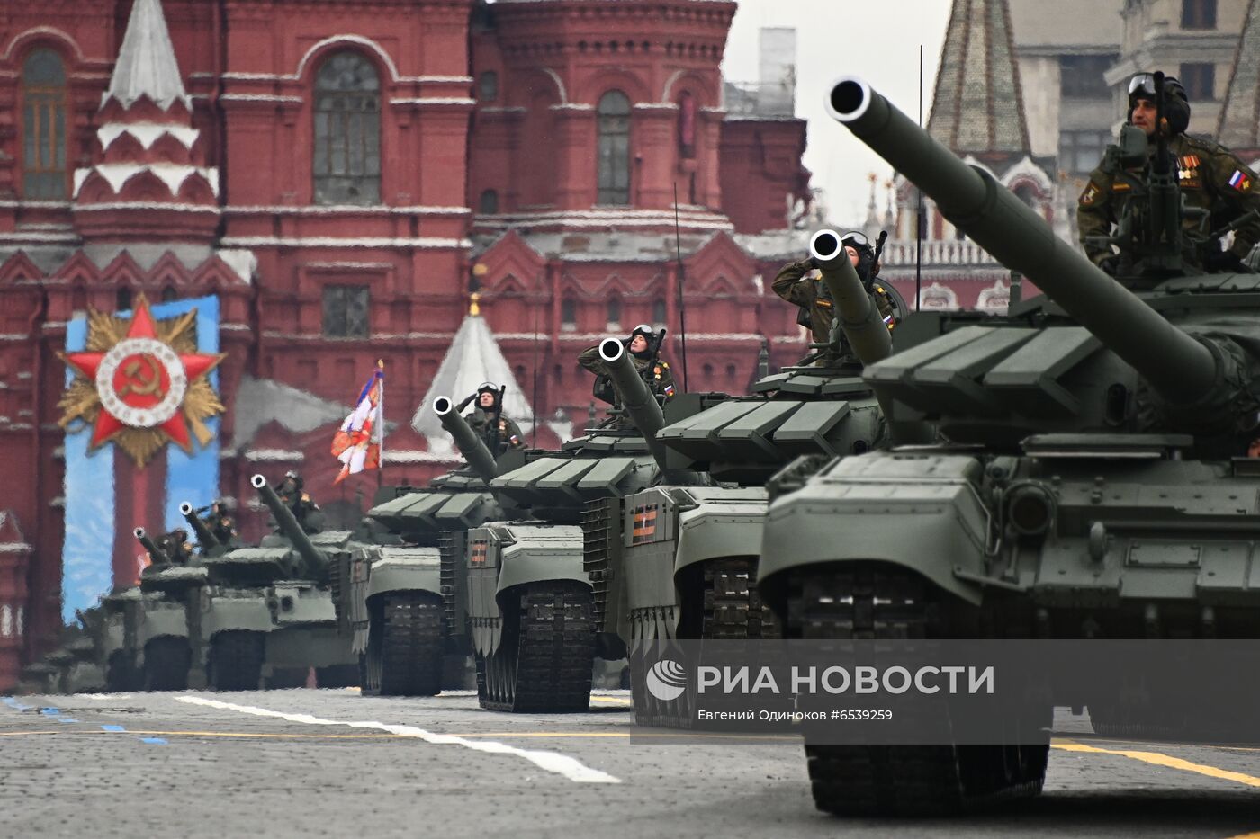 Военный парад в честь 76-й годовщины Победы 