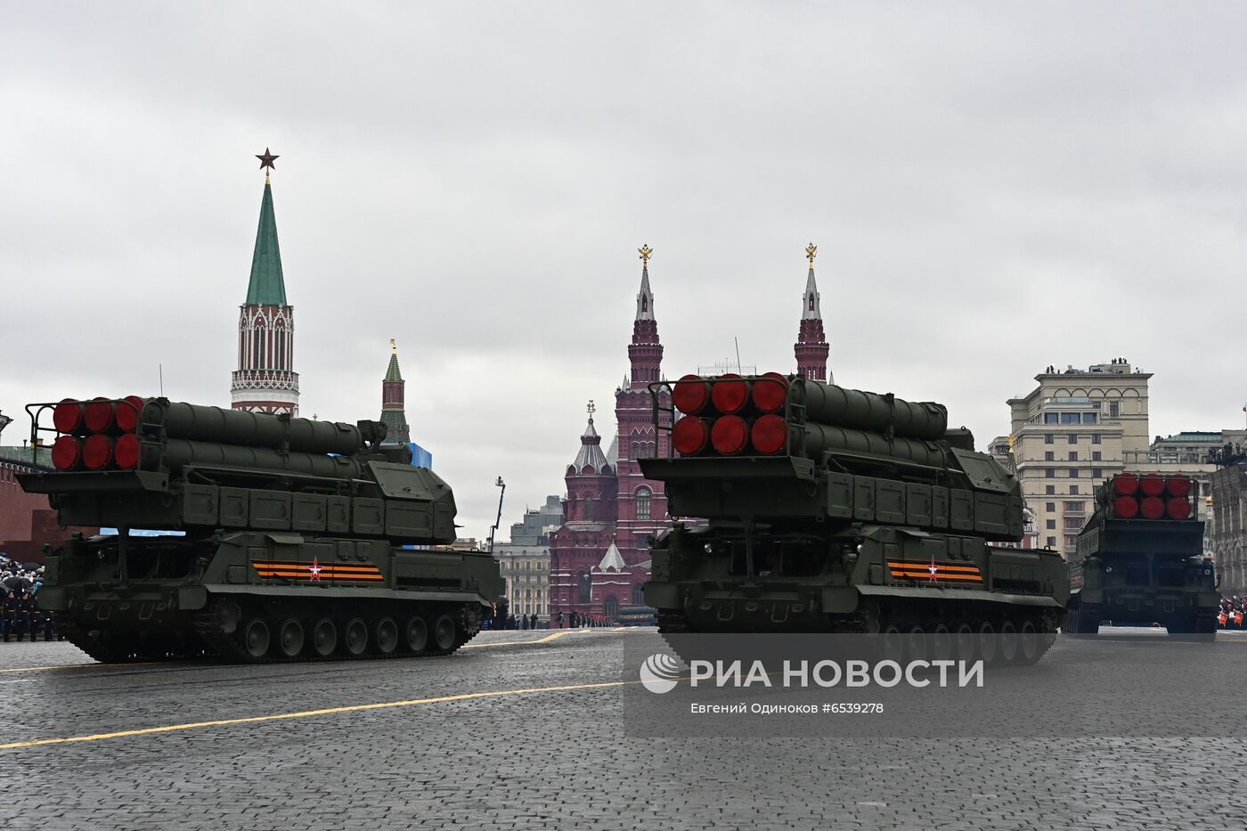 Военный парад в честь 76-й годовщины Победы