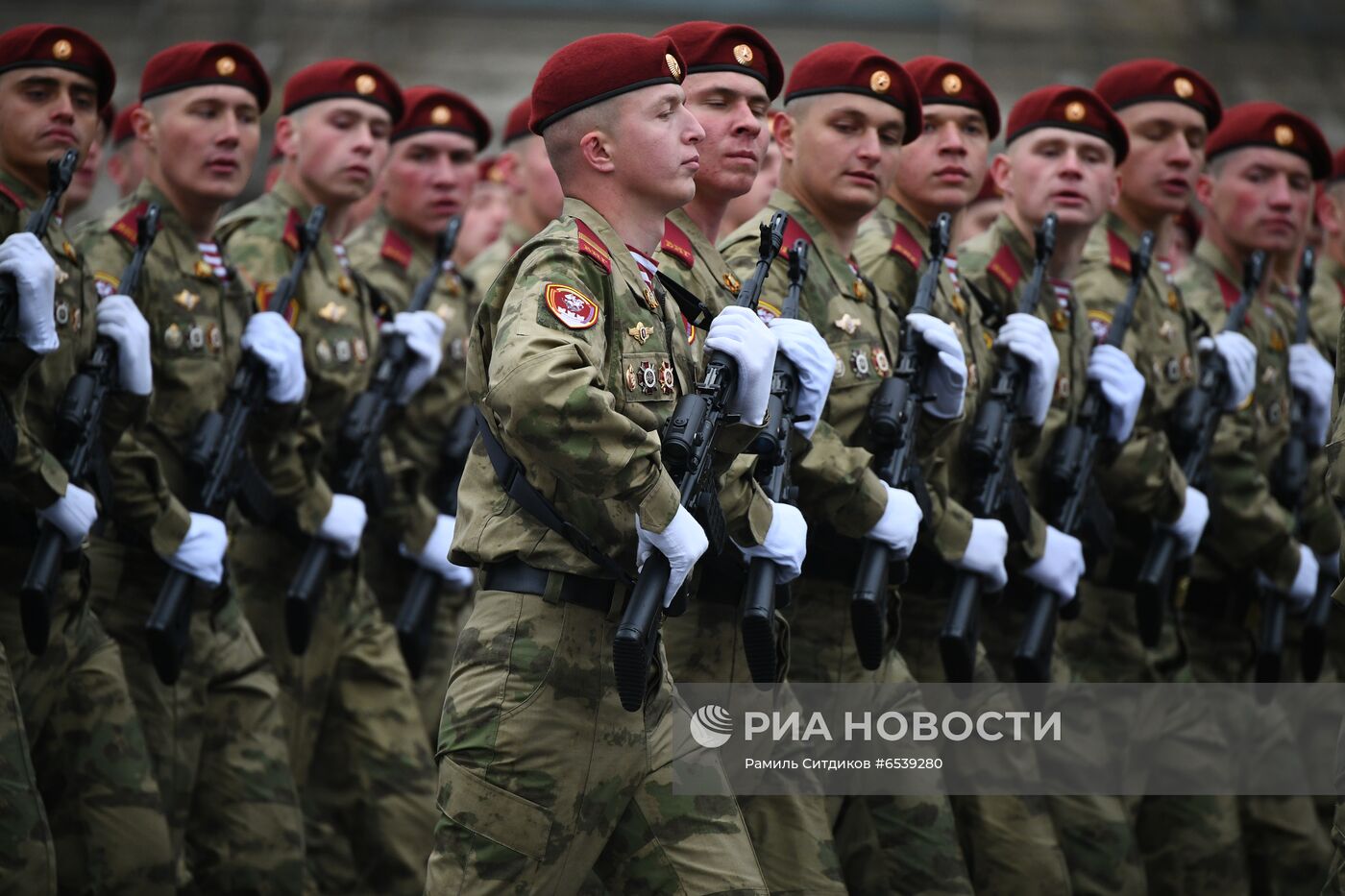 Военный парад в честь 76-й годовщины Победы
