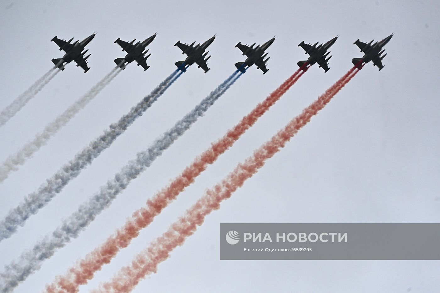 Воздушная часть парада в честь 76-й годовщины Победы