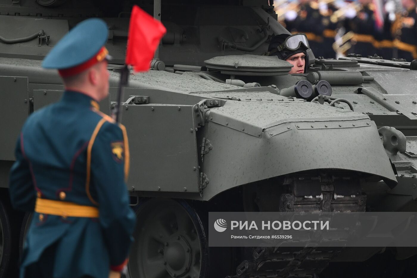 Военный парад в честь 76-й годовщины Победы