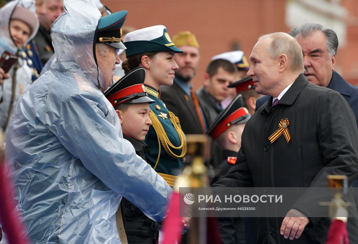Президент РФ В. Путин на военном параде в честь 76-й годовщины Победы в ВОВ